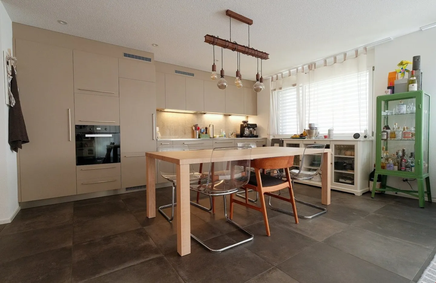 Moderno appartamento duplex di 4,5 stanze in affitto a Bösingen - Foto 2 di 13