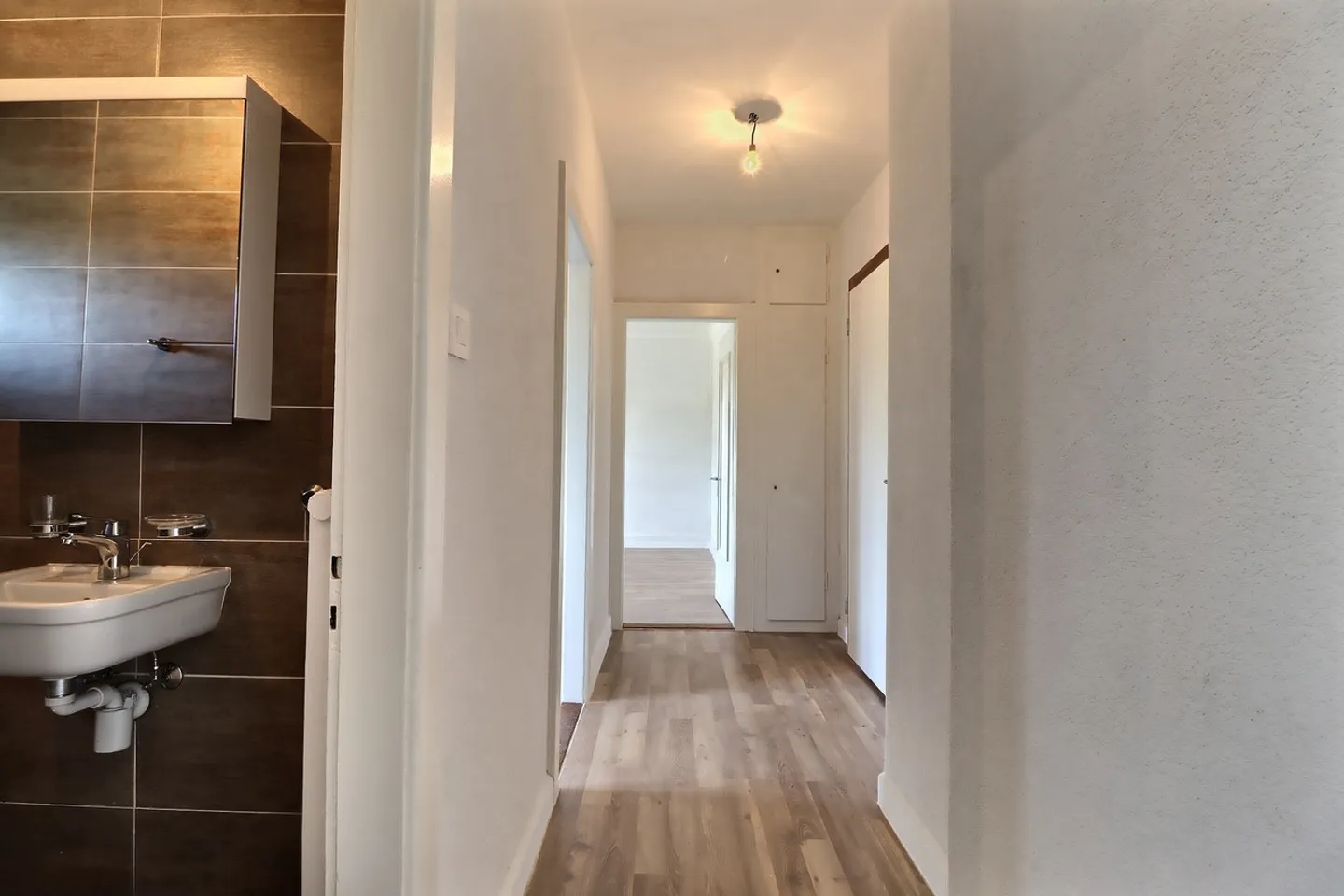 Charmant 2.5 pièces de 56 m2 à louer à Romont - Photo 5 of 6