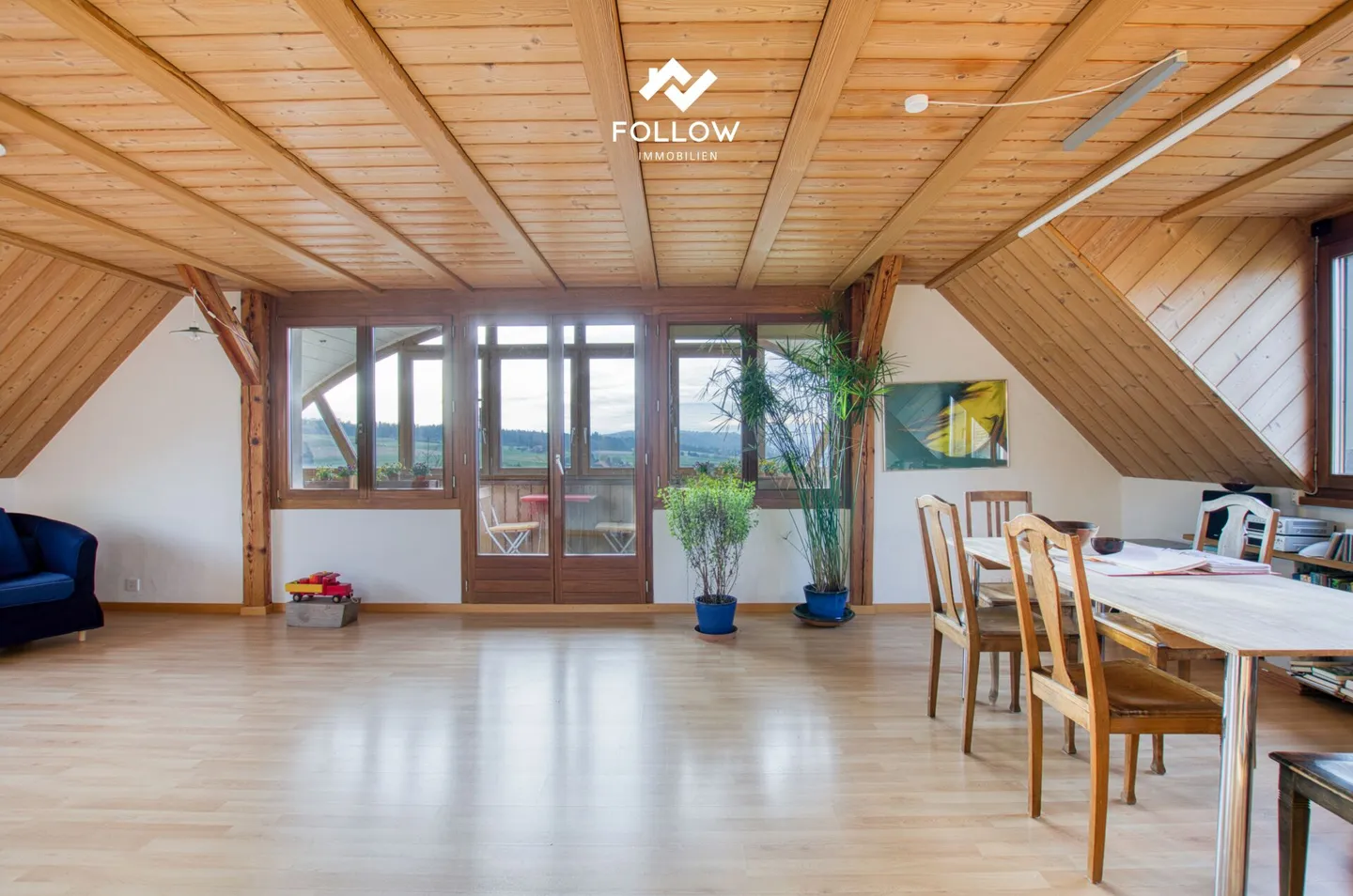 Maison spacieuse à trois familles avec vue dégagée - Photo 2 sur 26