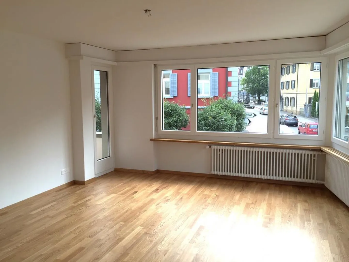 Renovated 4-room apartment in the center of Cham - Photo 2 of 12
