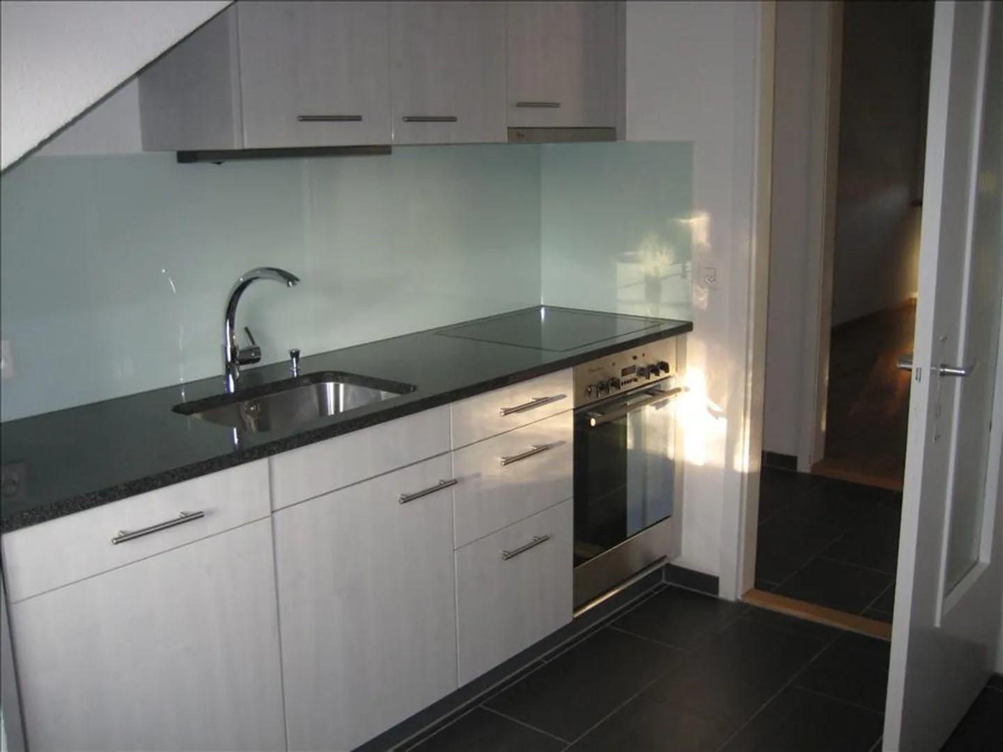 Appartement sous les toits avec beaucoup de charme - Photo 5 sur 6