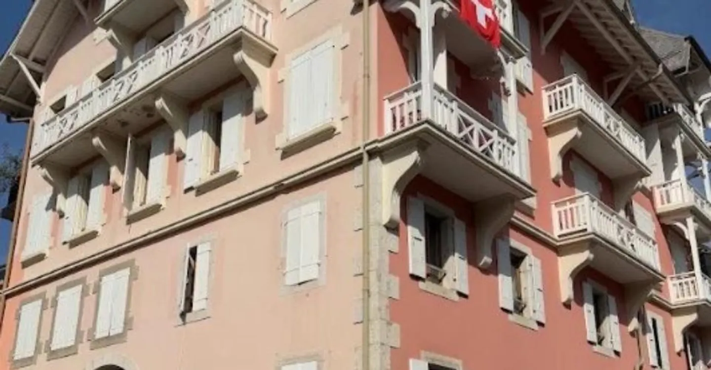 Beautiful building with 12 apartments located in St-Cergue - Photo 3 of 3