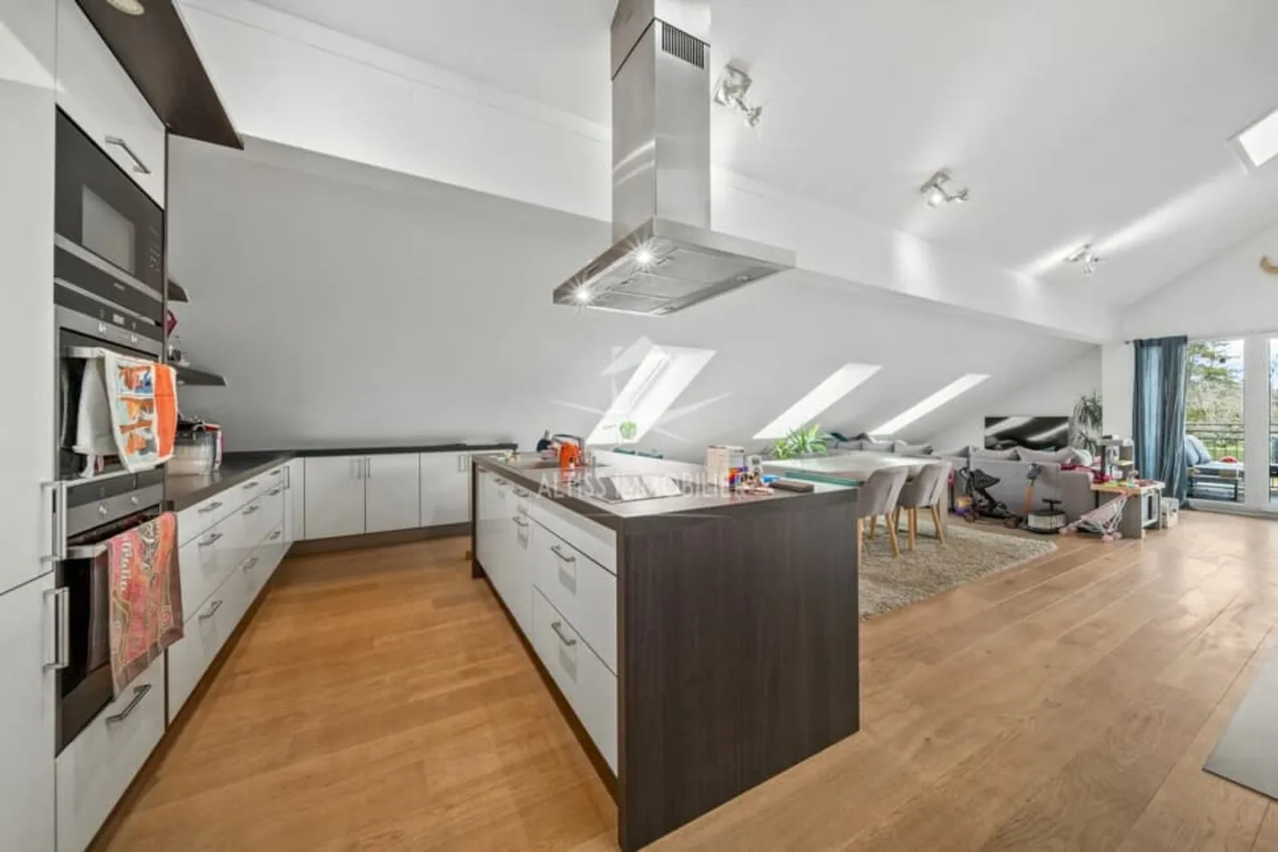 Grand appartement en attique - Photo 1 sur 12