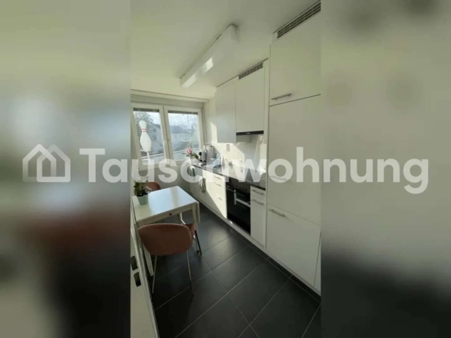 Spacious bright 1.5-room apartment in 8052 Zurich Seebach - Photo 4 of 11