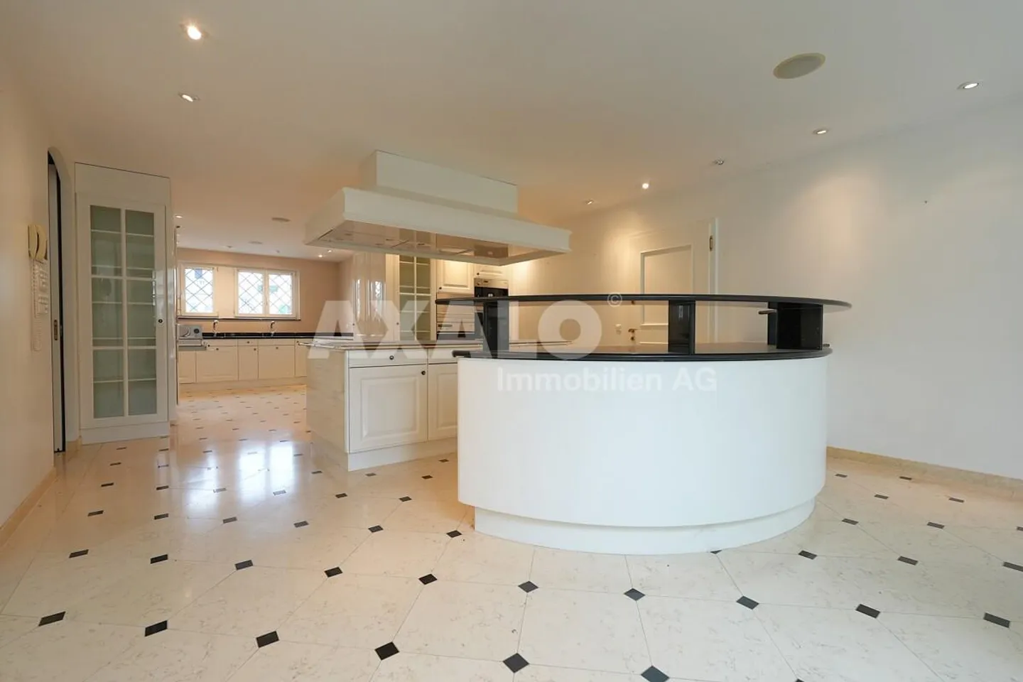 Villa with generous space concept in Rheineck - Photo 2 of 19