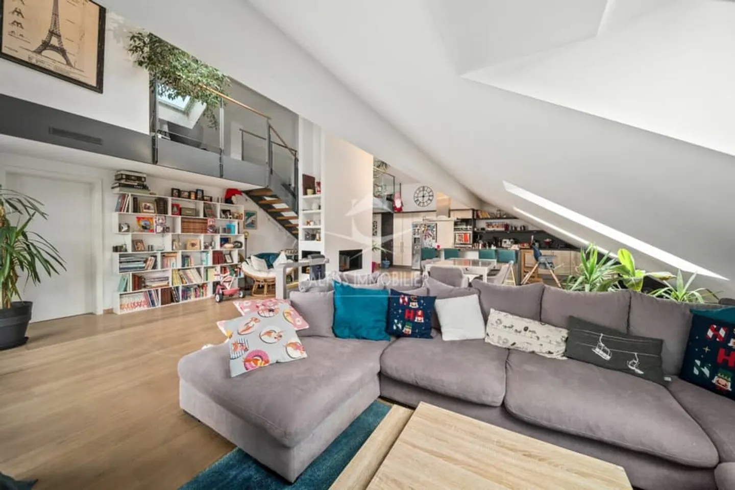 Grand appartement en attique - Photo 4 sur 12