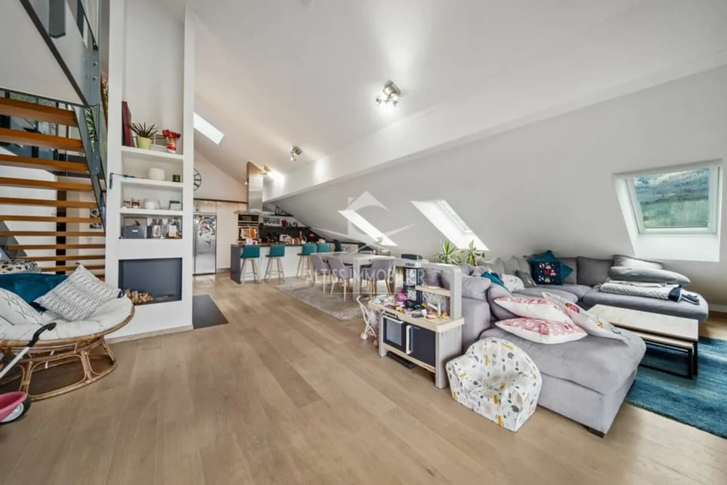 Grand appartement en attique - Photo 5 sur 12