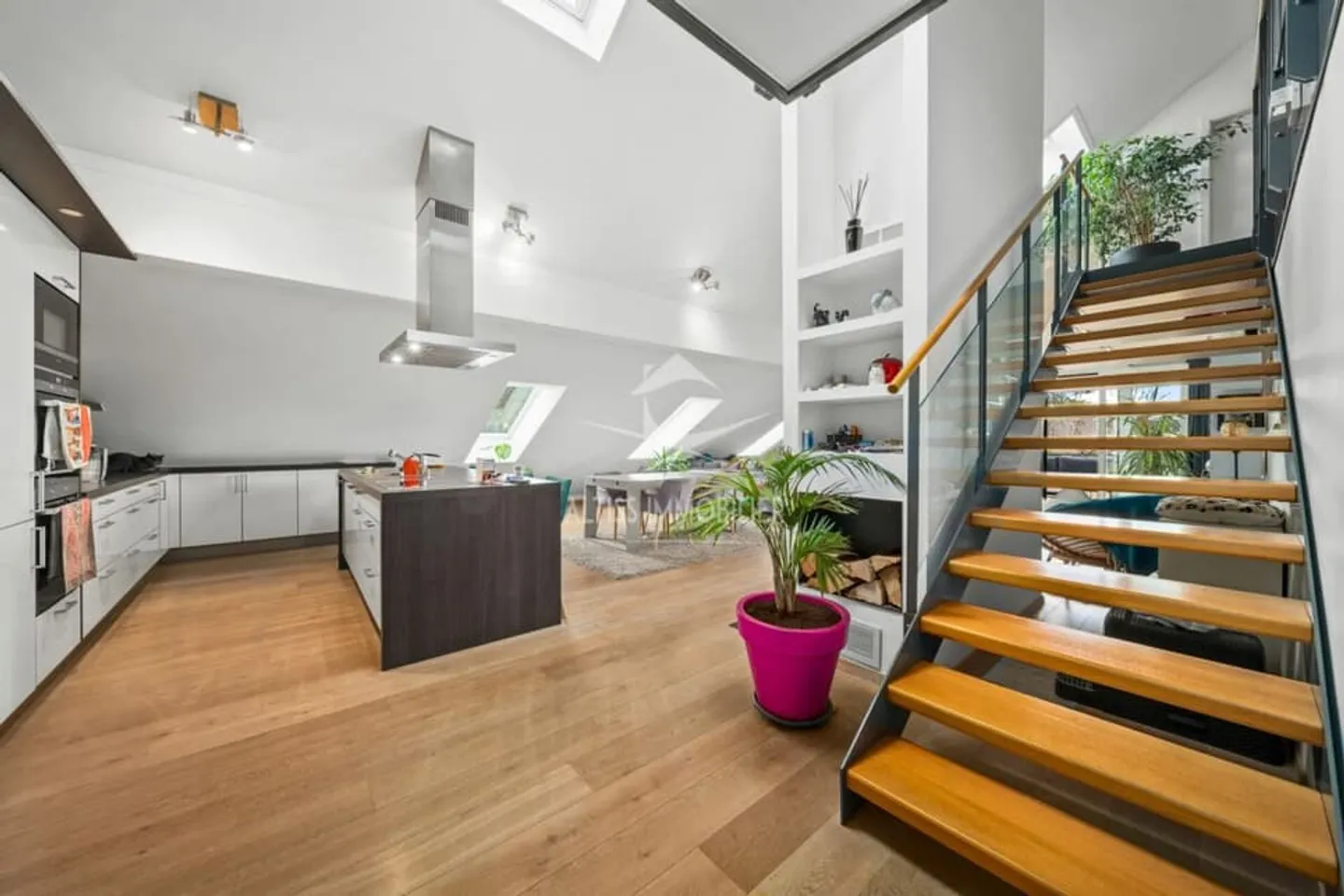 Grand appartement en attique - Photo 3 sur 12