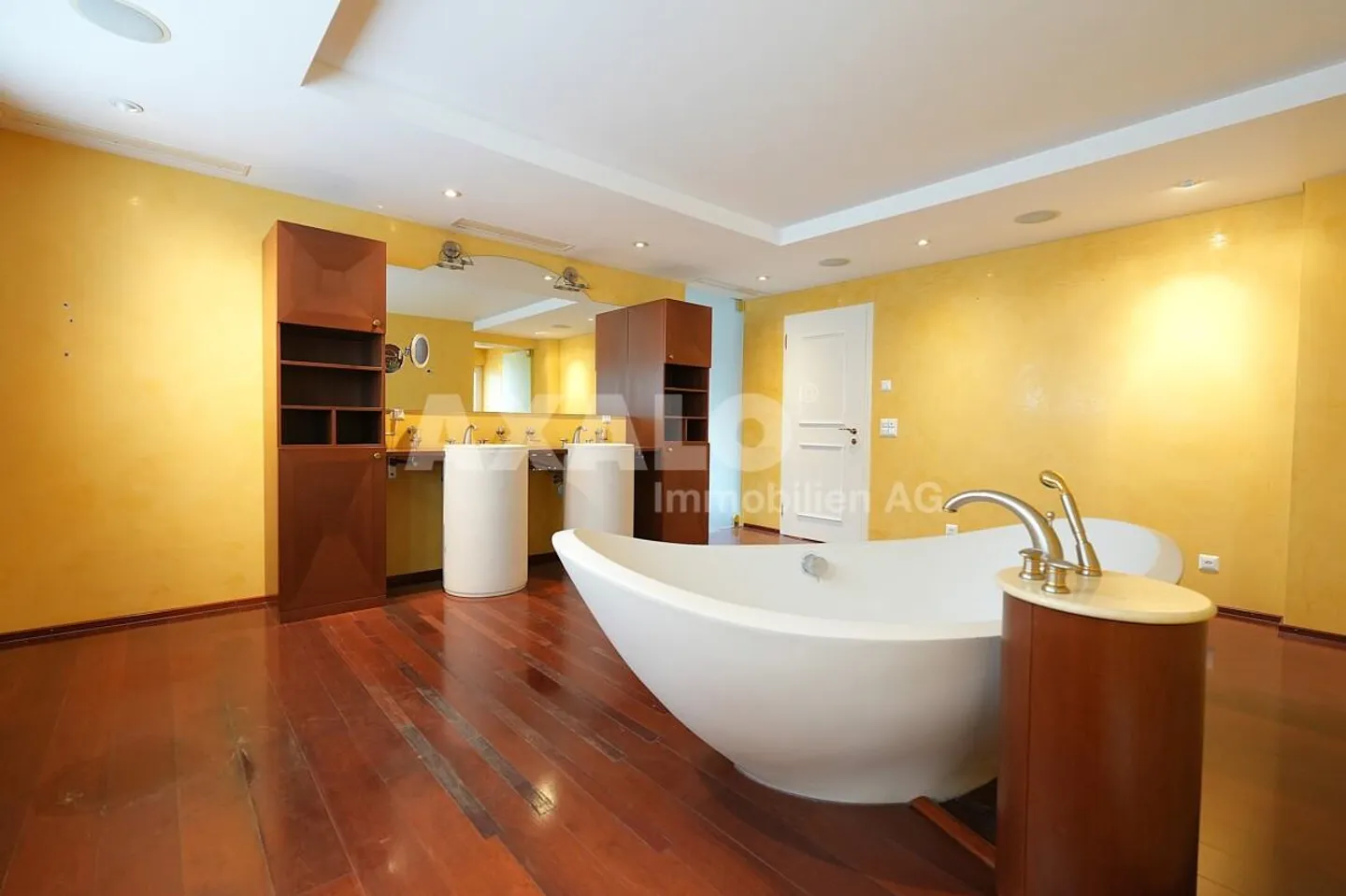 Villa with generous space concept in Rheineck - Photo 11 of 19
