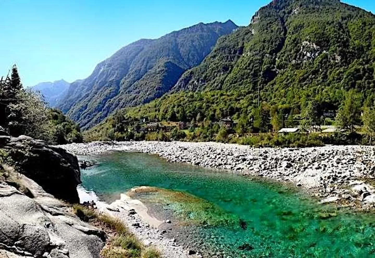 Charming house with garden near the river - Photo 12 of 13