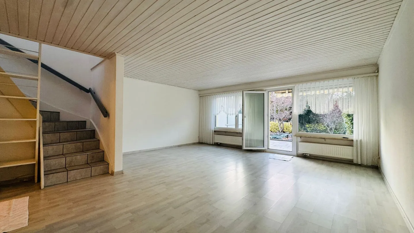 Charming 5.5-Room Single-Family House with Conservatory & Garage - Ready for Immediate Occupancy - Photo 2 of 23