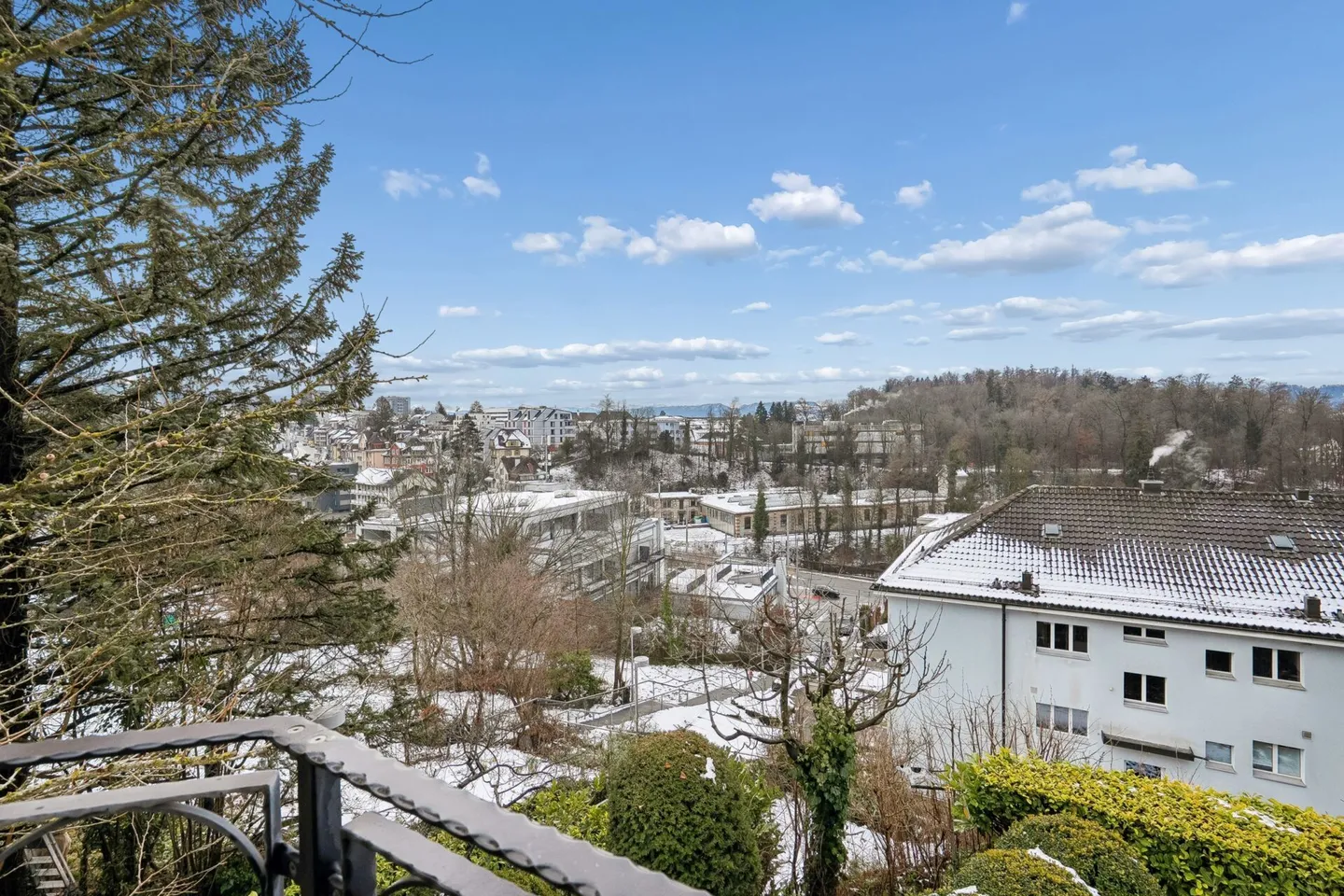 Appartamento attraente di 4,5 stanze con carport in una posizione ambita - Foto 3 di 9