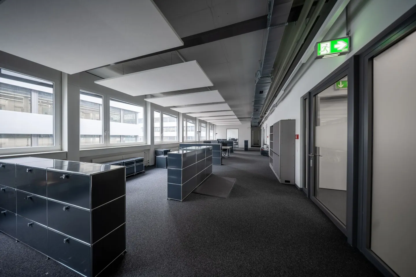 Espace de bureau moderne dans le parc d'affaires Stücki bâtiment C - Photo 3 sur 10