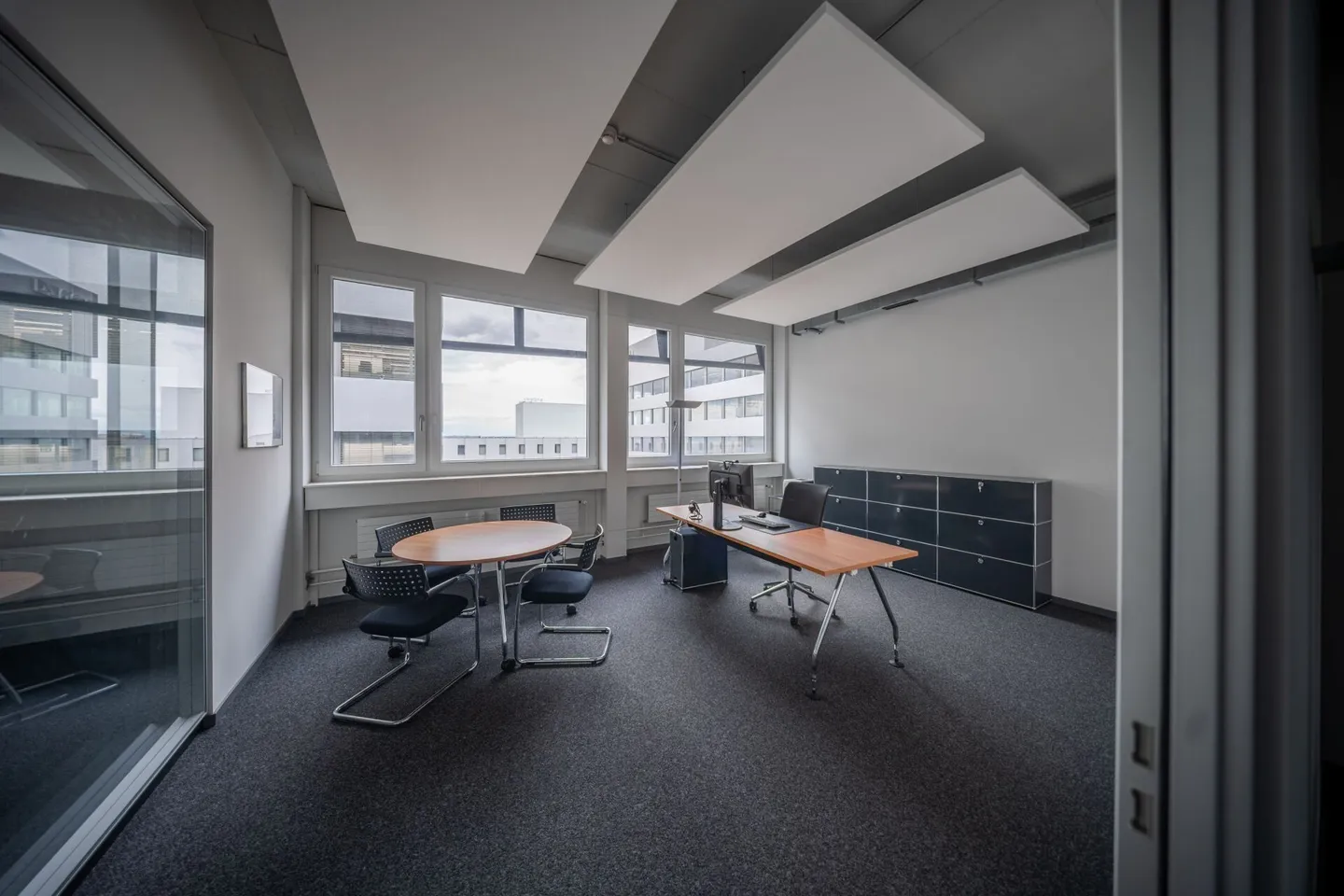 Espace de bureau moderne dans le parc d'affaires Stücki bâtiment C - Photo 4 sur 10