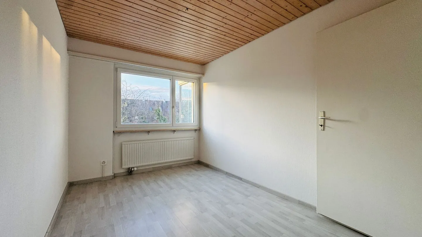 Charming 5.5-Room Single-Family House with Conservatory & Garage - Ready for Immediate Occupancy - Photo 5 of 23