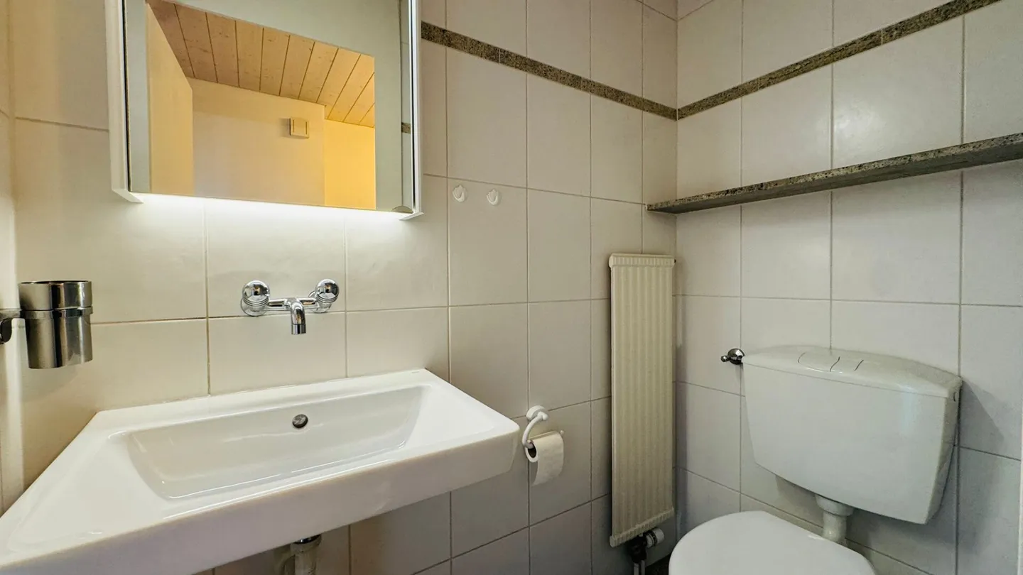 Charming 5.5-Room Single-Family House with Conservatory & Garage - Ready for Immediate Occupancy - Photo 7 of 23