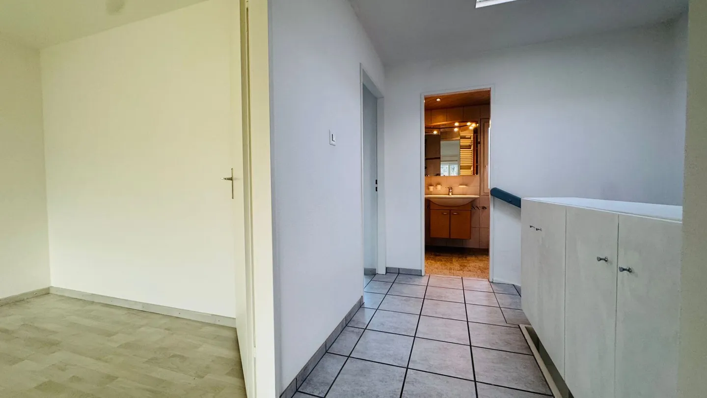 Charming 5.5-Room Single-Family House with Conservatory & Garage - Ready for Immediate Occupancy - Photo 11 of 23