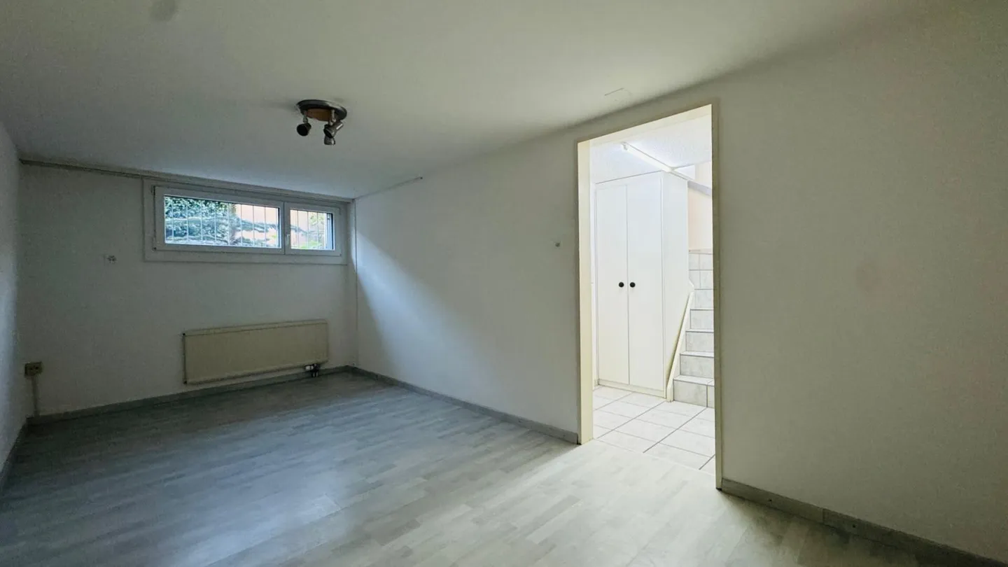 Charming 5.5-Room Single-Family House with Conservatory & Garage - Ready for Immediate Occupancy - Photo 15 of 23