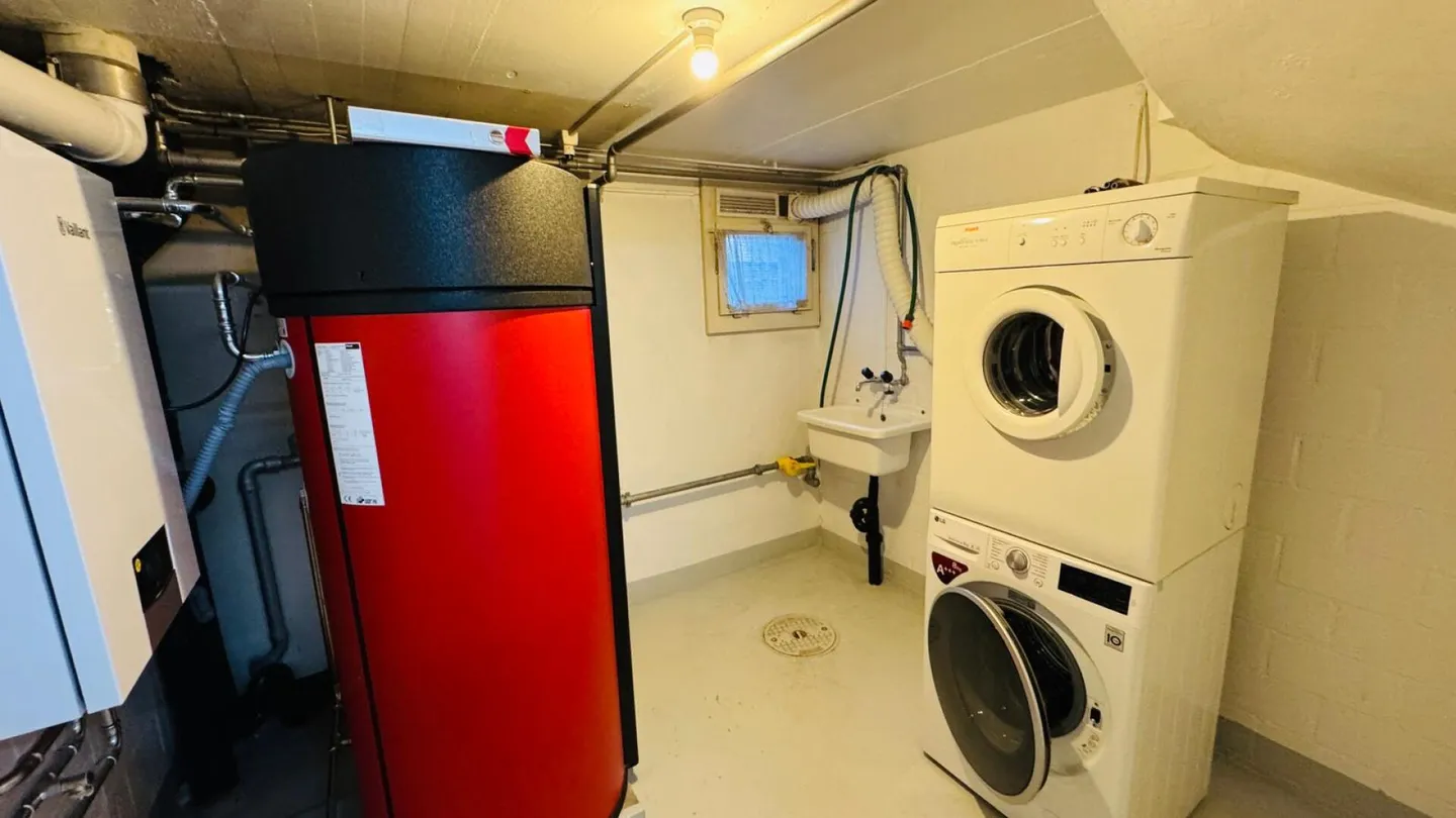 Charming 5.5-Room Single-Family House with Conservatory & Garage - Ready for Immediate Occupancy - Photo 17 of 23