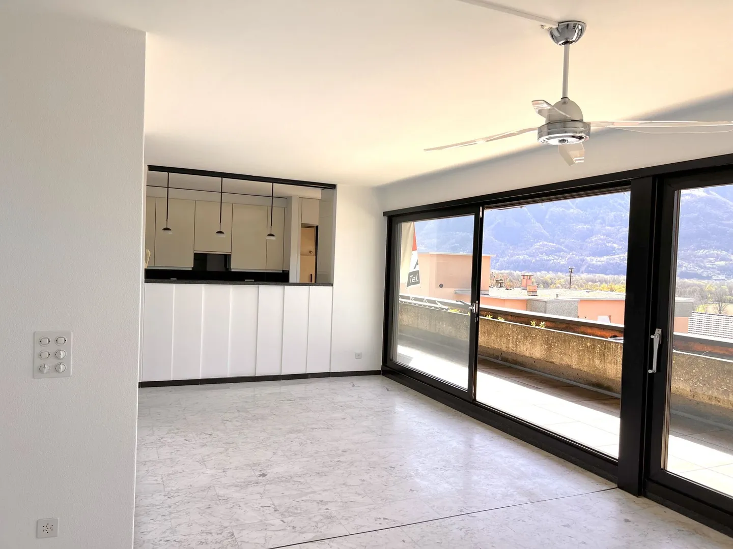 Ampio appartamento attico - Foto 4 di 13