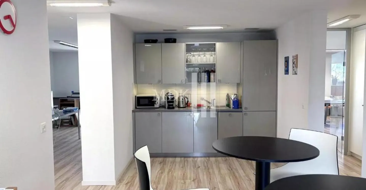 Espace Commercial Spacieux à Monthey - Photo 1 sur 12