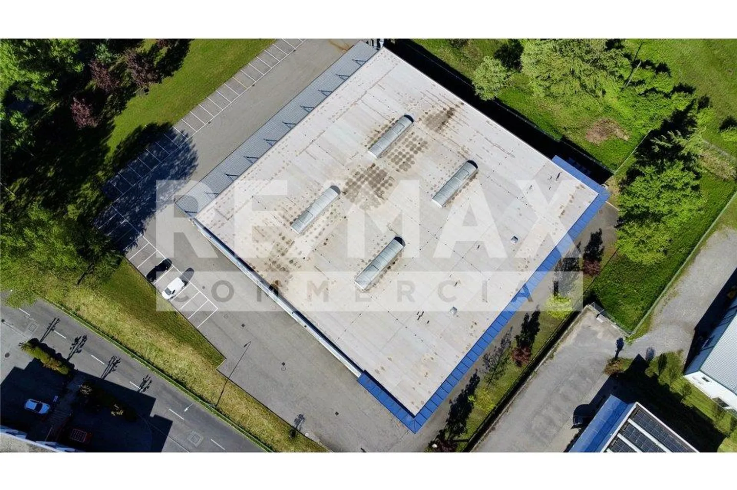 Bâtiment industriel avec potentiel d'expansion - Photo 3 sur 13