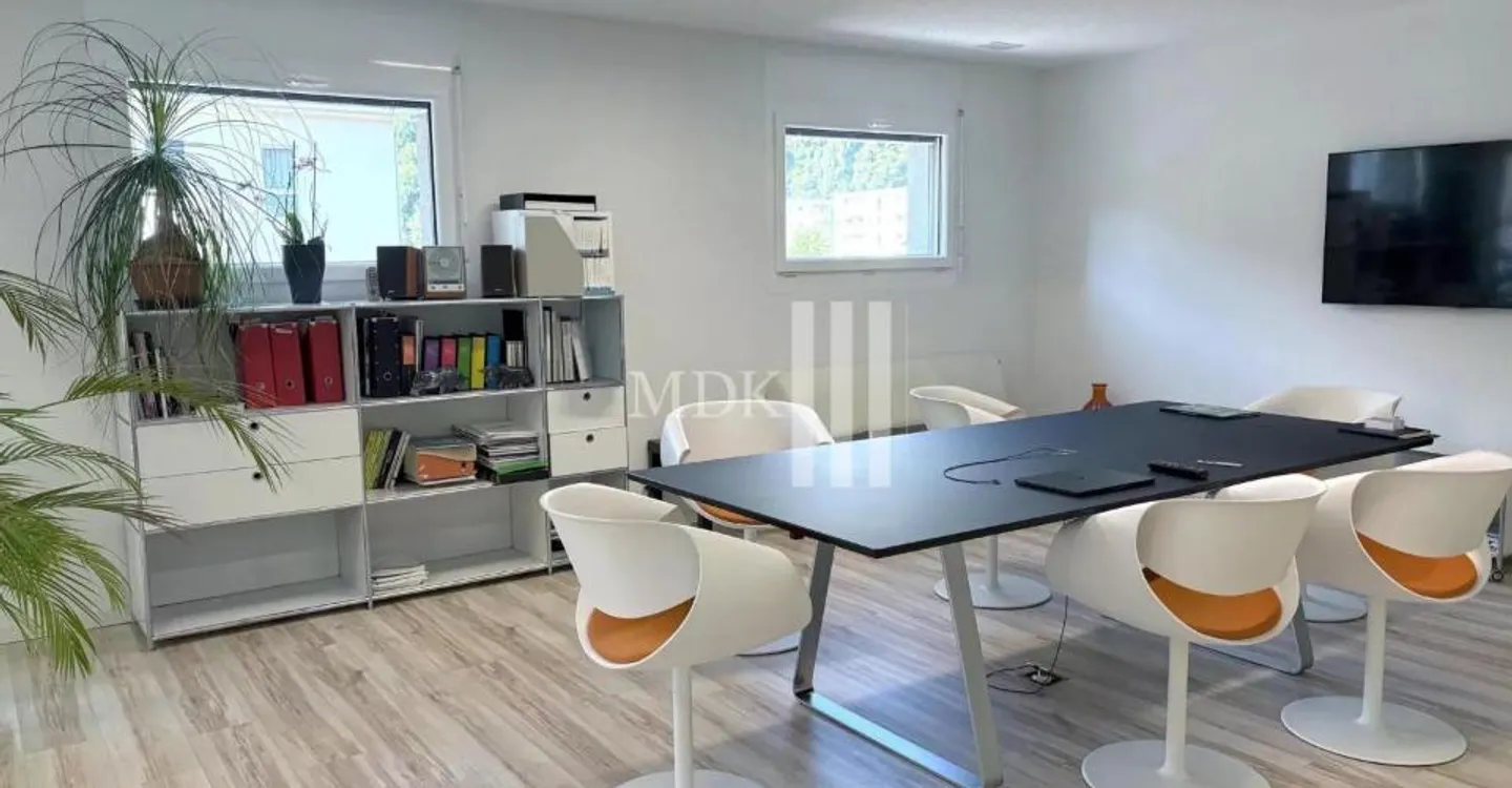 Espace Commercial Spacieux à Monthey - Photo 3 sur 12