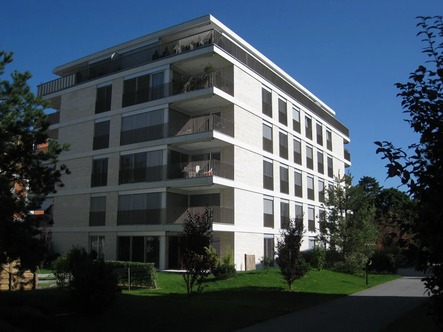 Moderno appartamento 3 1/2 locali in affitto nel Plessurpark - Foto 1 di 9