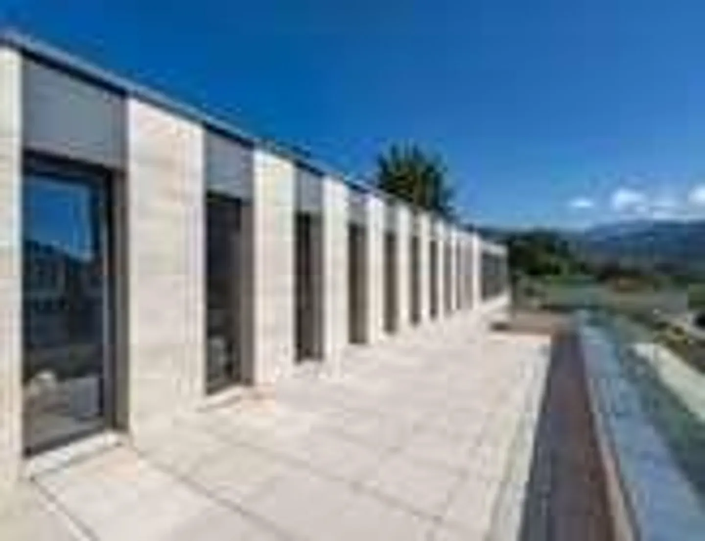 Modern penthouse with large panoramic terrace and lake view - Lugano - Photo 3 of 13