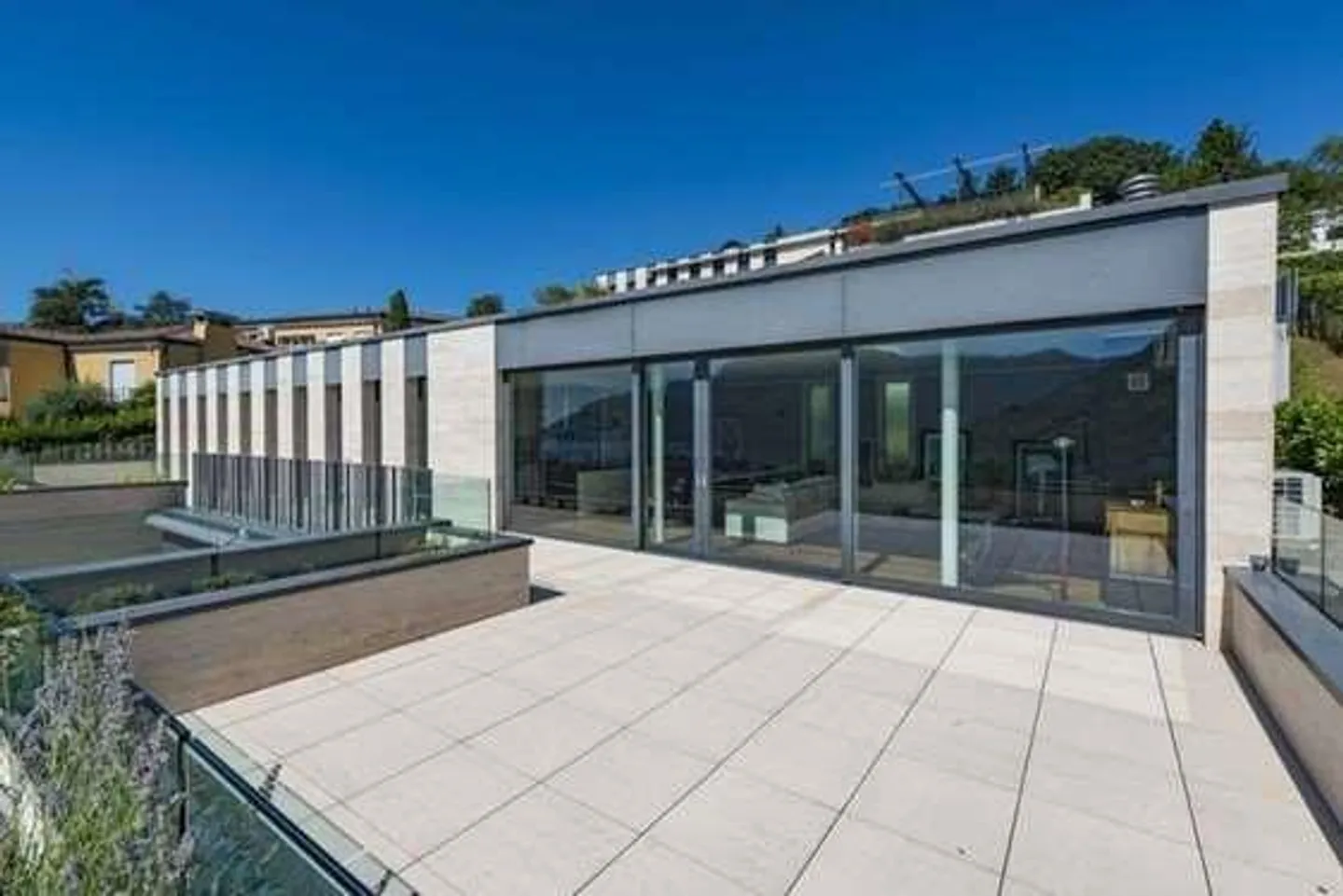 Modern penthouse with large panoramic terrace and lake view - Lugano - Photo 4 of 13
