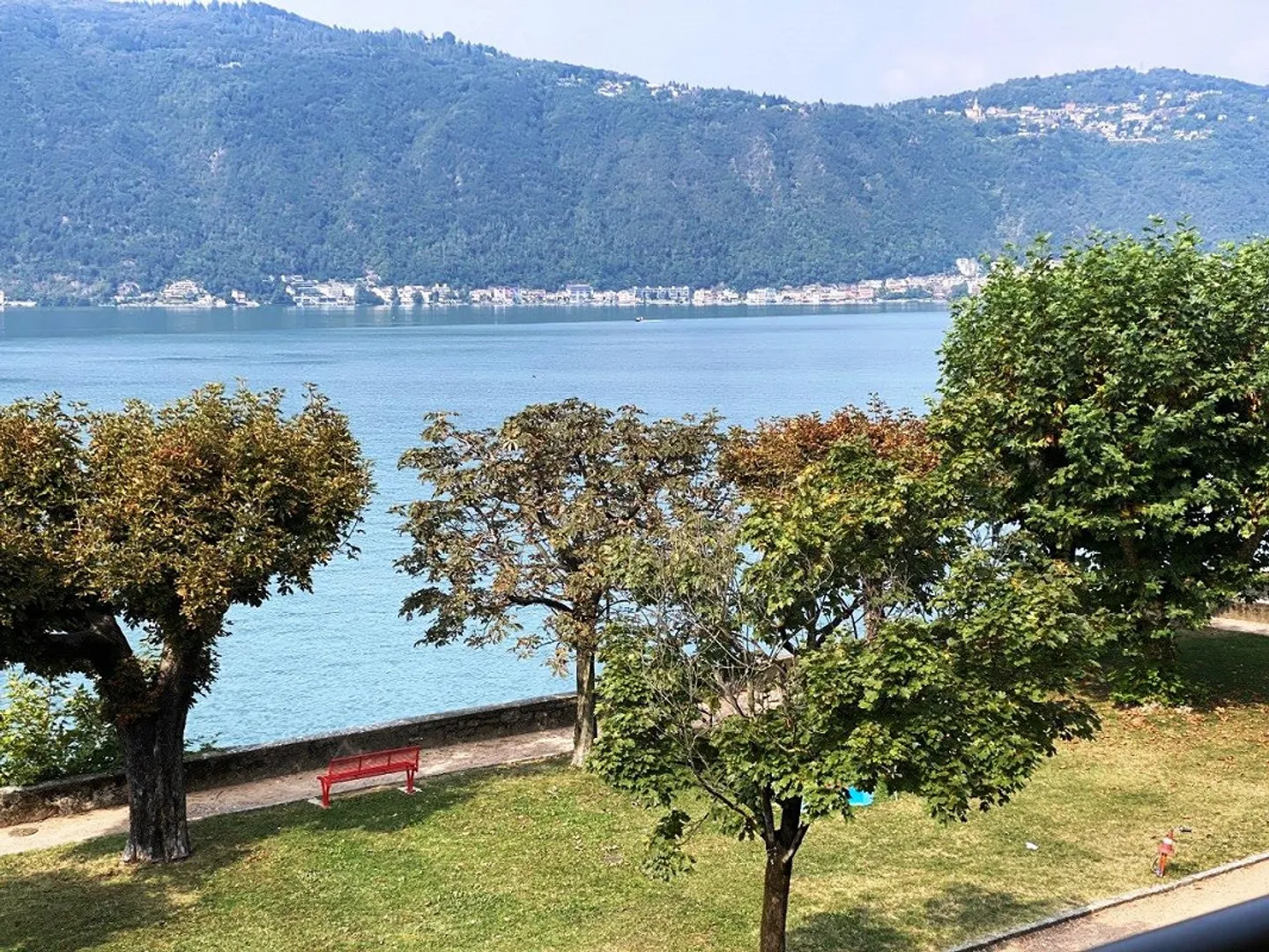 SIGNORILE APPARTAMENTO DI 4.5 LOCALI CON VISTA FRONTE LAGO - Foto 1 di 13