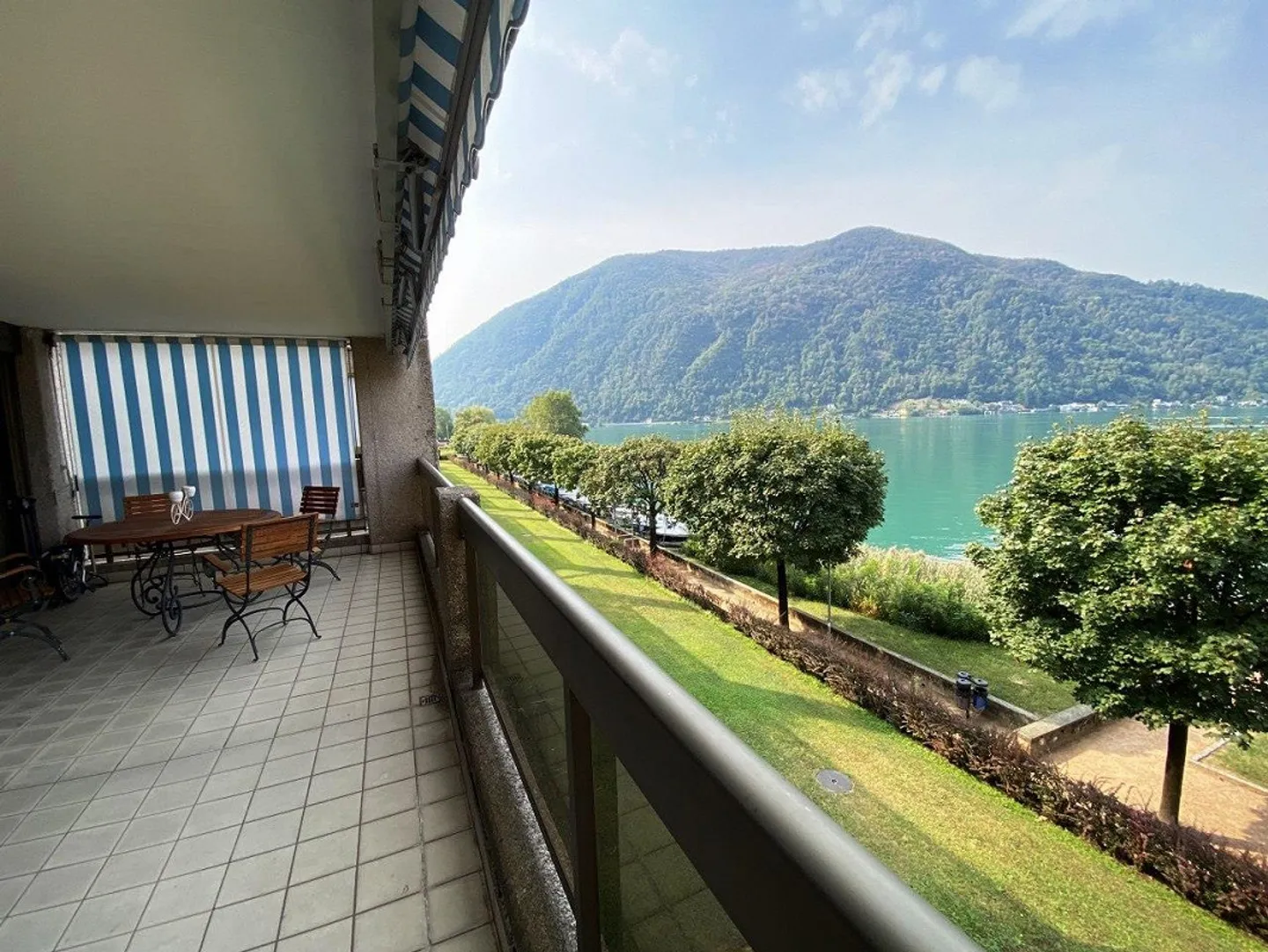 SIGNORILE APPARTAMENTO DI 4.5 LOCALI CON VISTA FRONTE LAGO - Foto 2 di 13