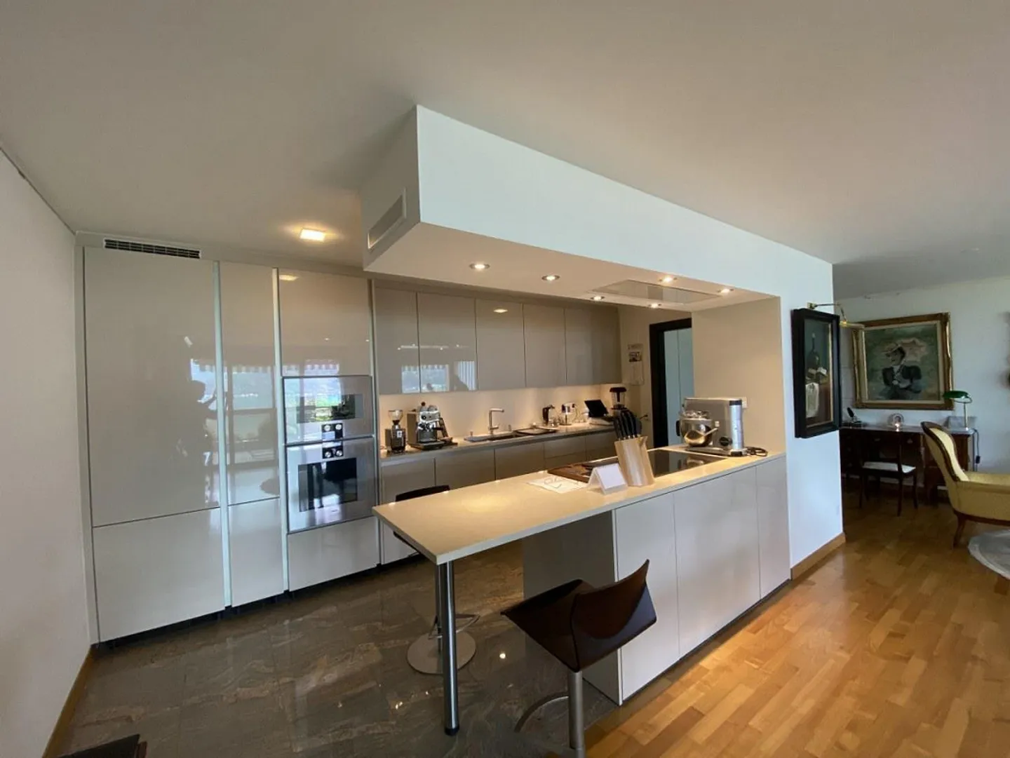 SIGNORILE APPARTAMENTO DI 4.5 LOCALI CON VISTA FRONTE LAGO - Foto 6 di 13