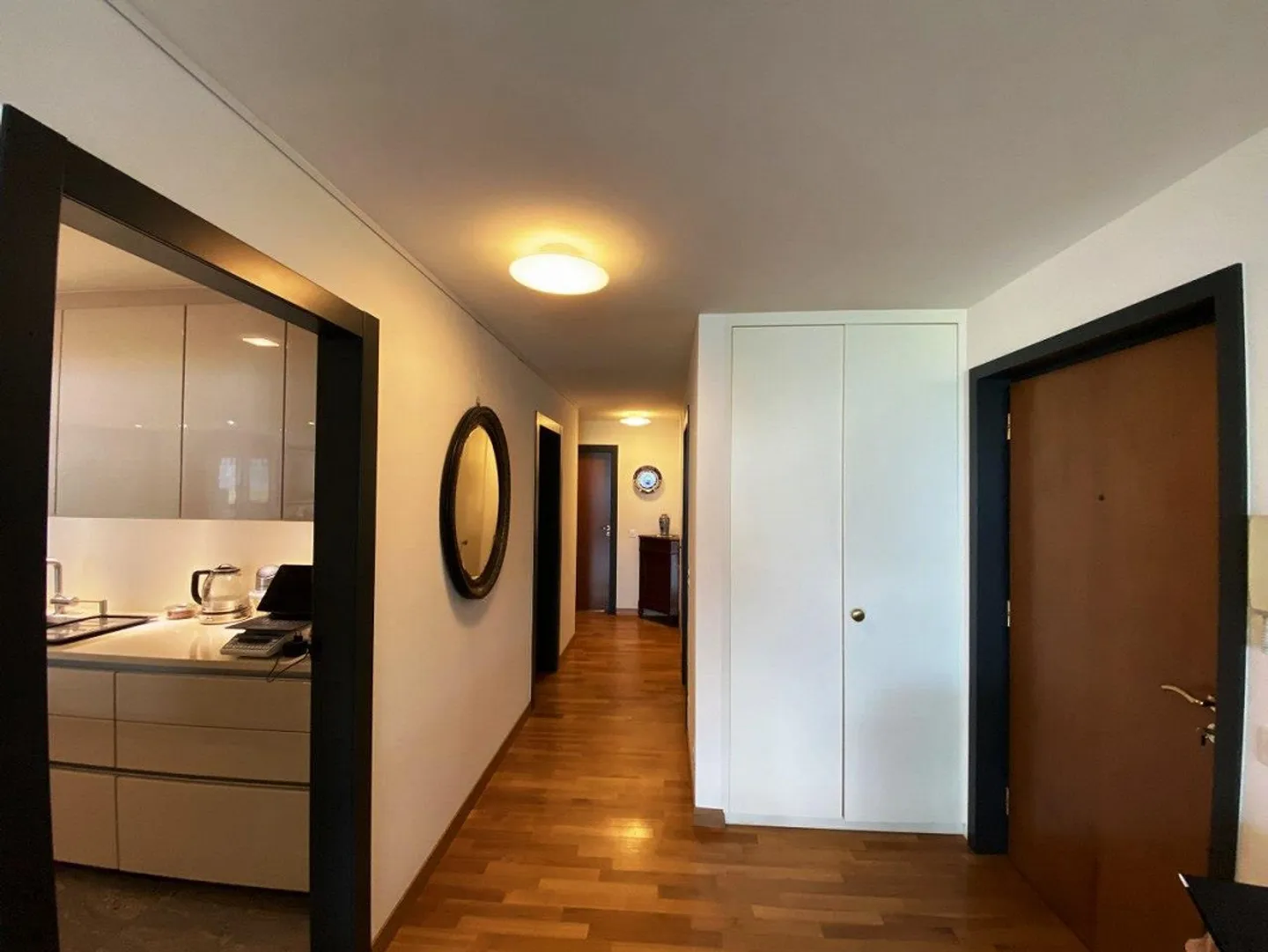 SIGNORILE APPARTAMENTO DI 4.5 LOCALI CON VISTA FRONTE LAGO - Foto 7 di 13