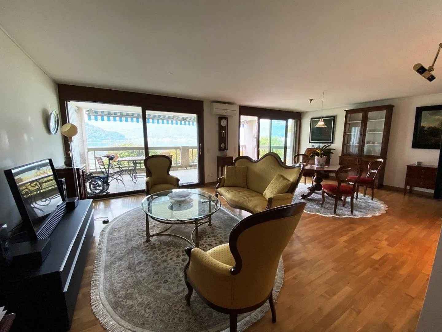 SIGNORILE APPARTAMENTO DI 4.5 LOCALI CON VISTA FRONTE LAGO - Foto 3 di 13