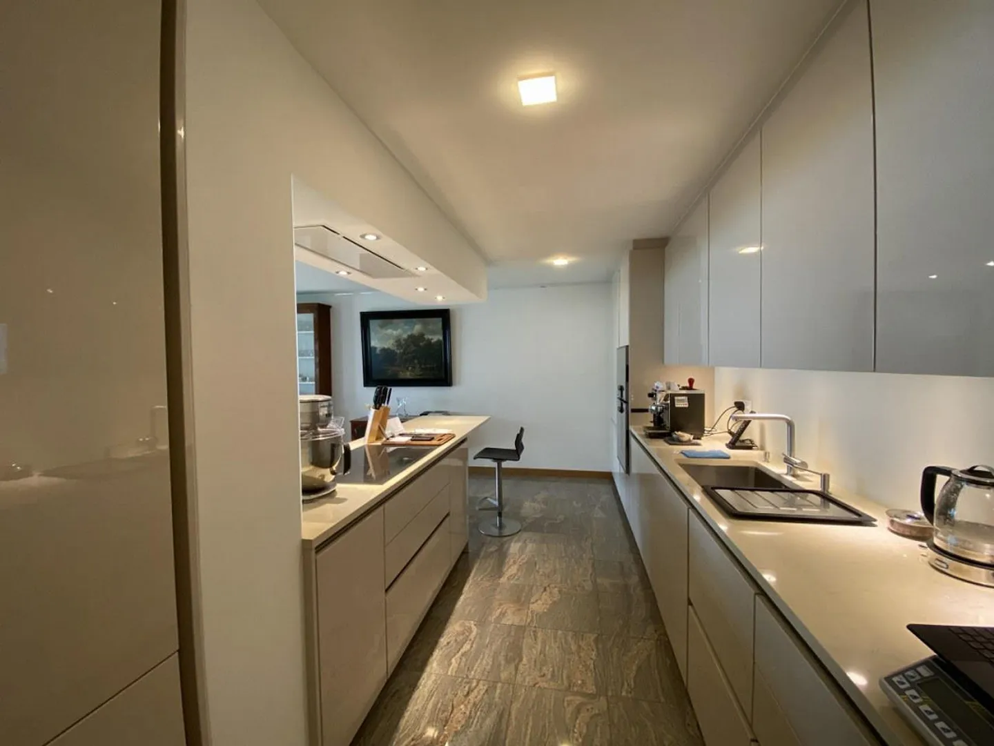 SIGNORILE APPARTAMENTO DI 4.5 LOCALI CON VISTA FRONTE LAGO - Foto 4 di 13