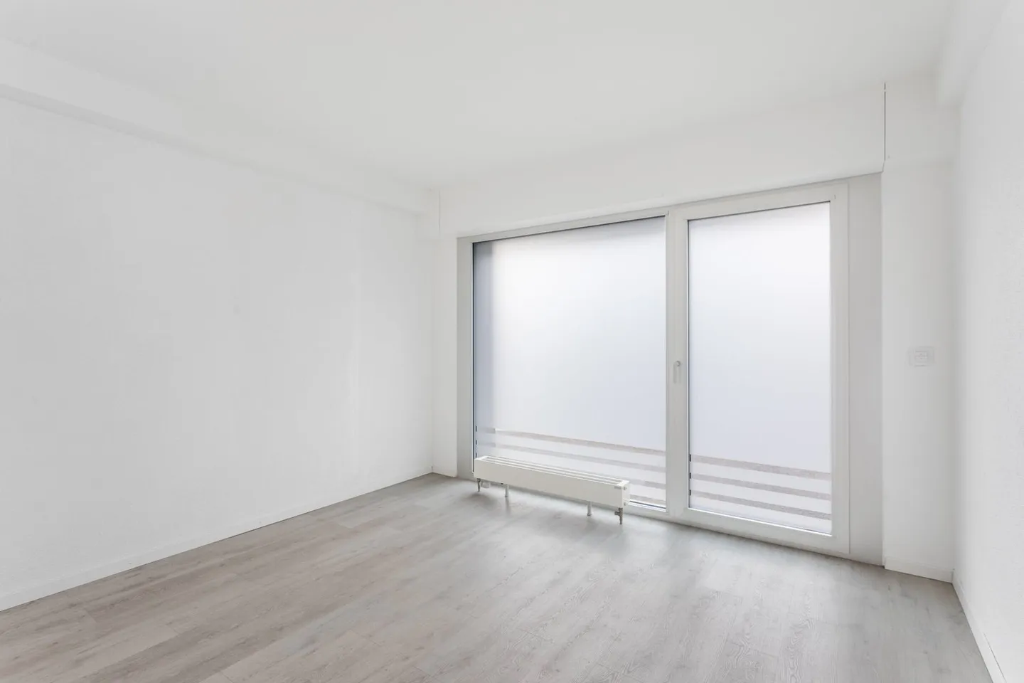 Nouvelle surface de plancher brut au rez-de-chaussée, équipée d'une vitrine - Photo 6 sur 12