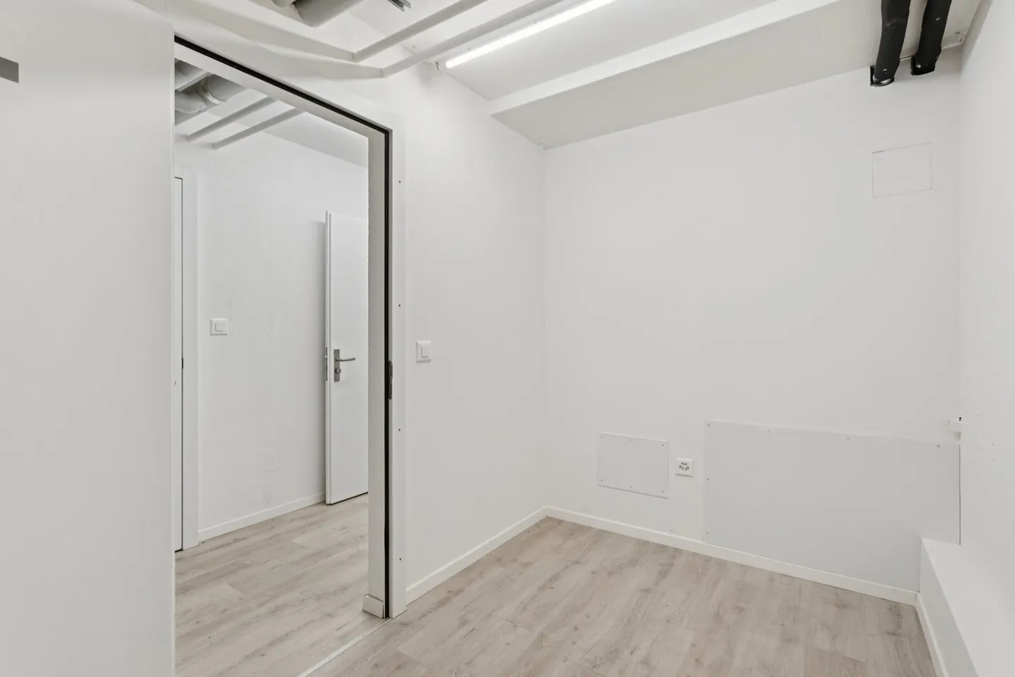 Nouvelle surface de plancher brut au rez-de-chaussée, équipée d'une vitrine - Photo 7 sur 12