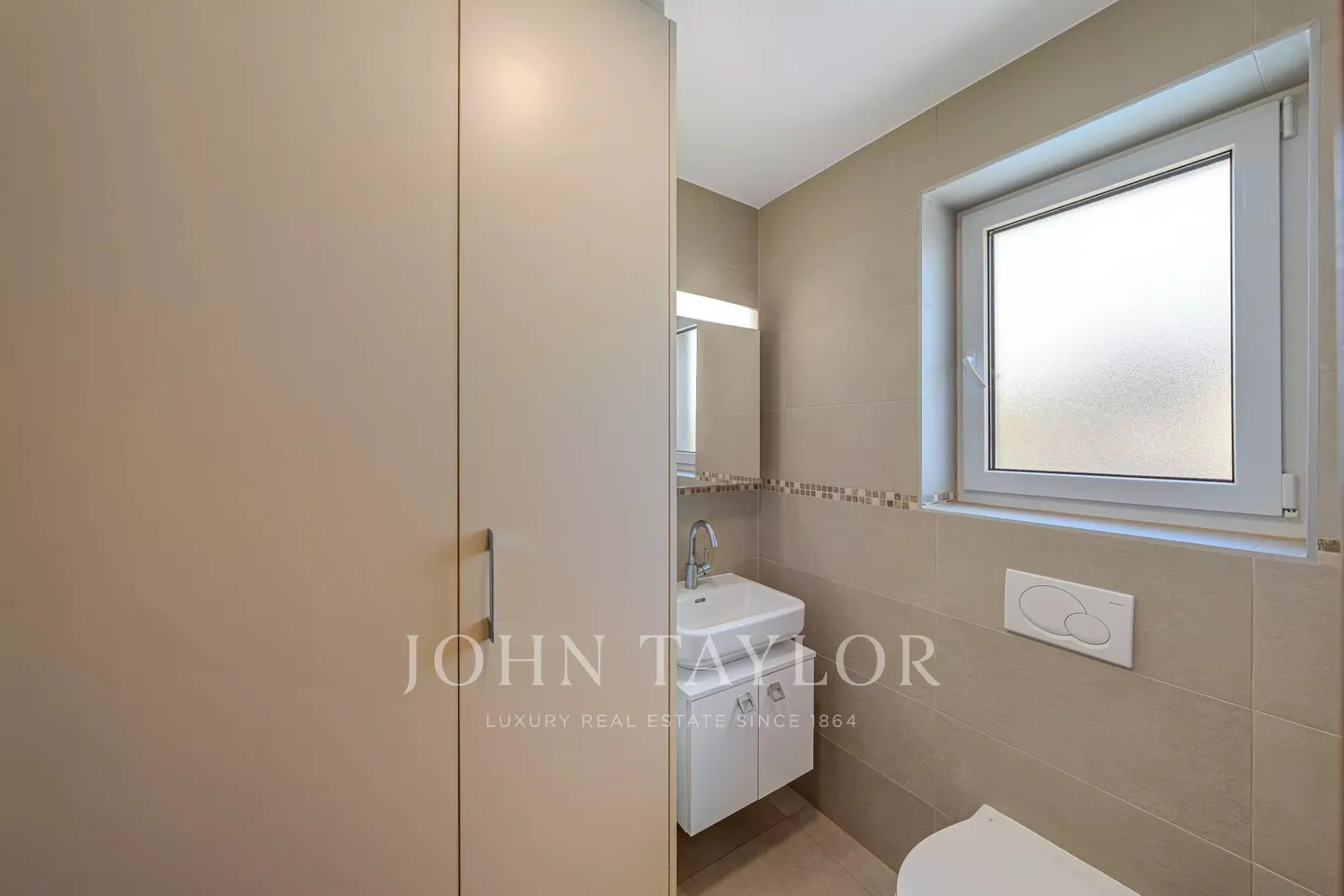 Villa di Lusso con Giardino - Foto 2 di 10