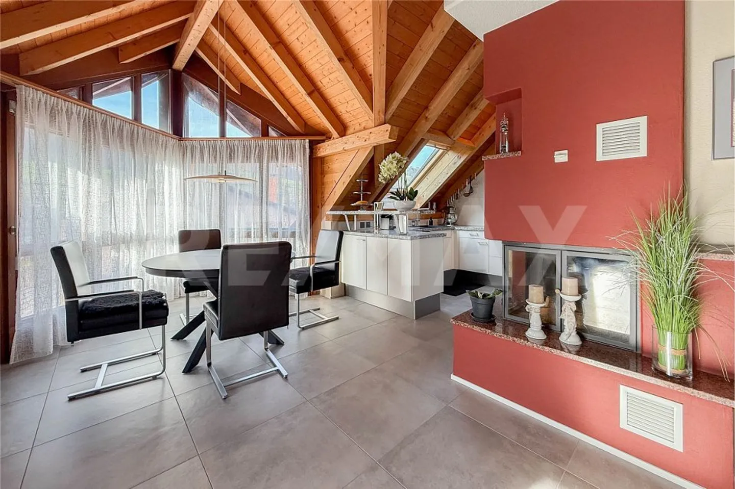 Hochwertig modernisierte Maisonette mit viel Komfort und Raum im Zentrum von Obermumpf zu verkaufen - Photo 2 sur 13