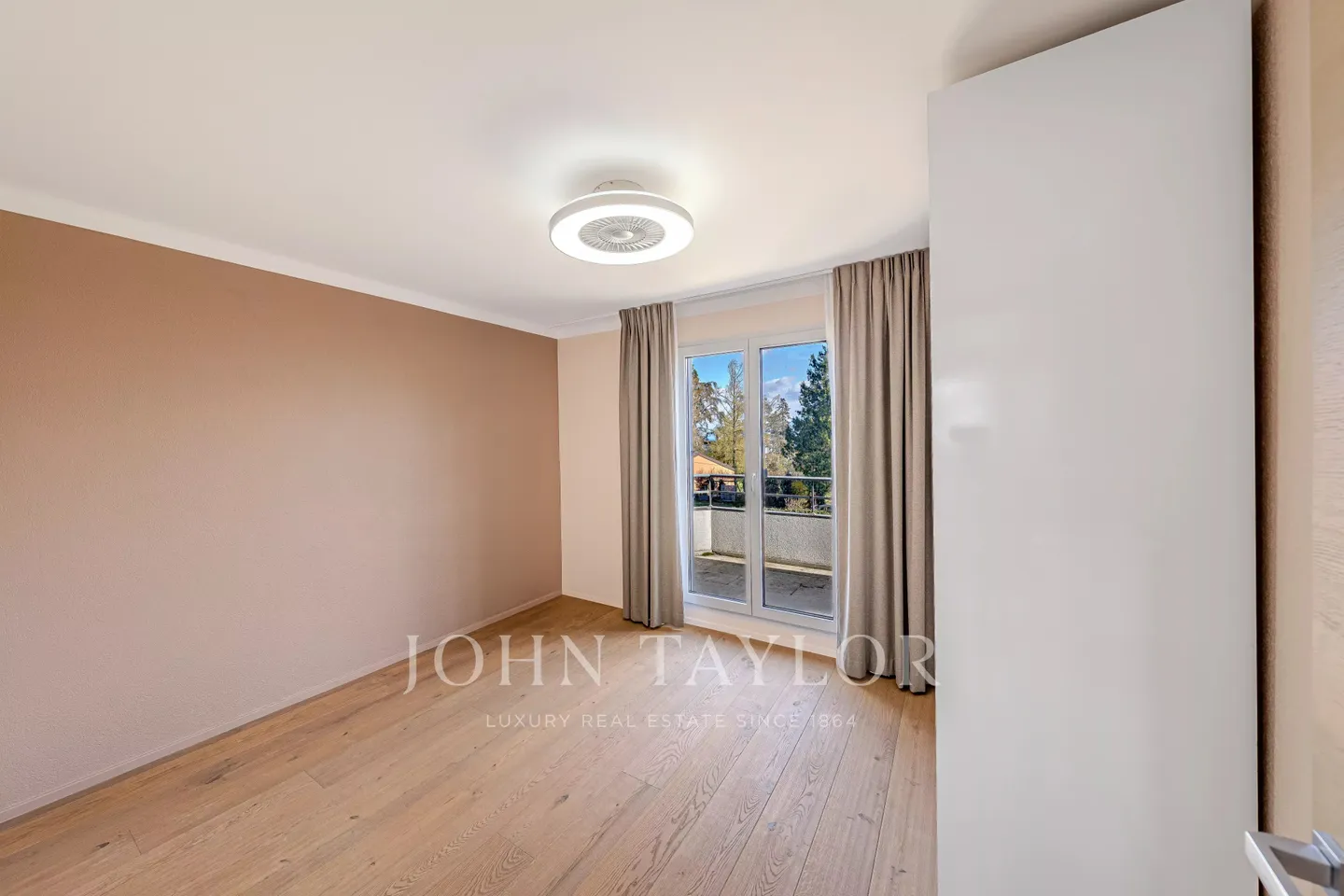 Villa di Lusso con Giardino - Foto 6 di 10