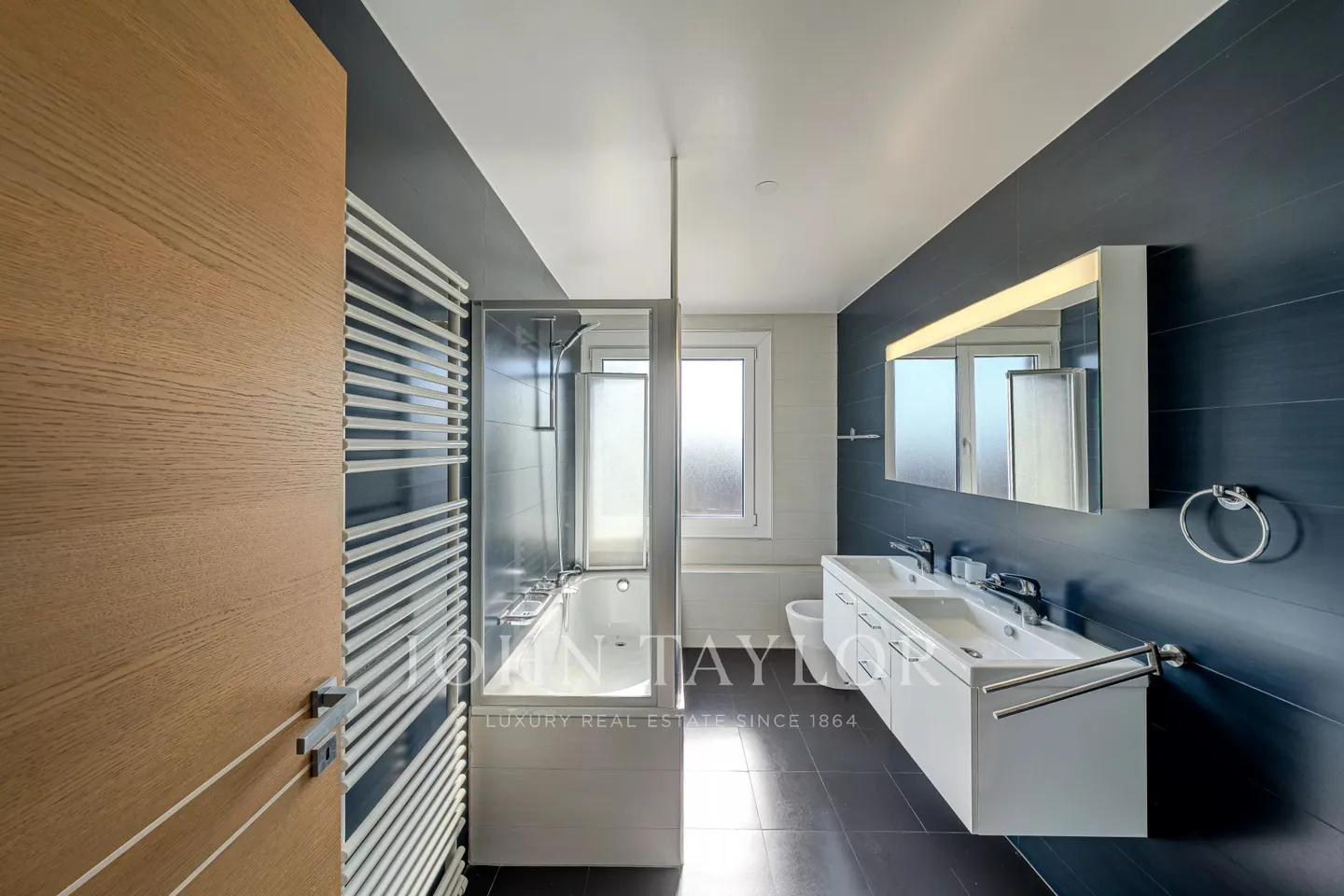 Villa di Lusso con Giardino - Foto 8 di 10