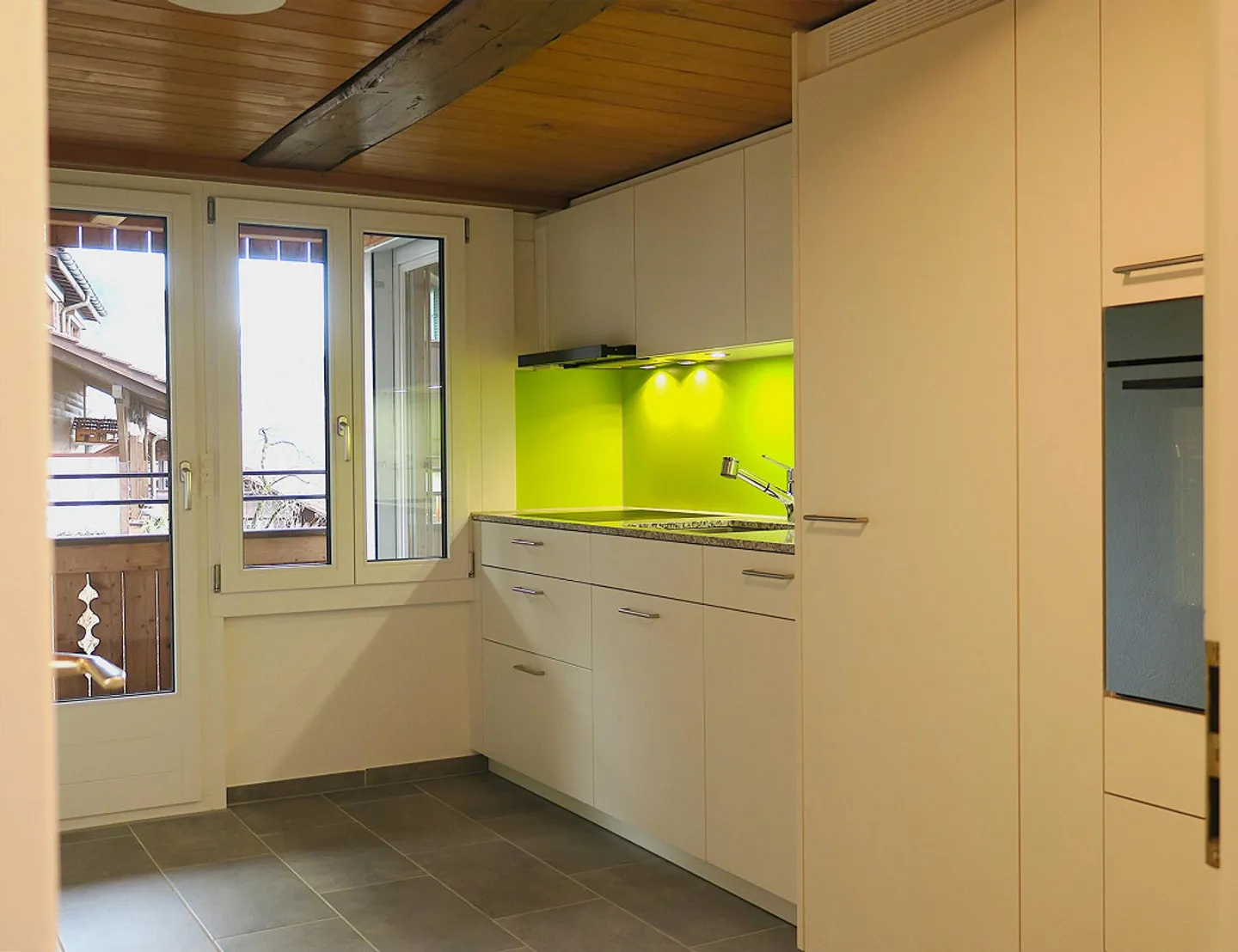 First rental 3 1/2-room apartment with conservatory - Photo 2 of 17