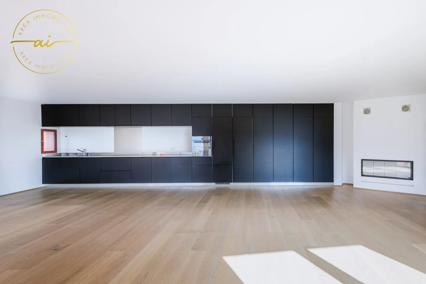 SPACIOUS AND BRIGHT 5.5-ROOM APARTMENT IN CUREGLIA - Photo 2 of 13