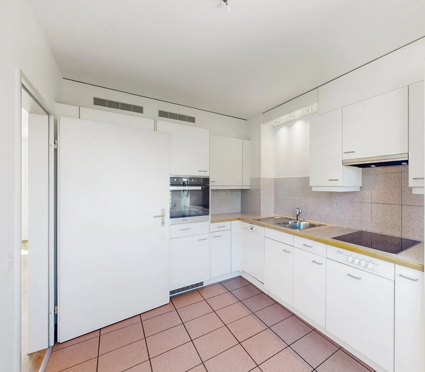 Appartement central dans un emplacement calme - Photo 3 sur 7