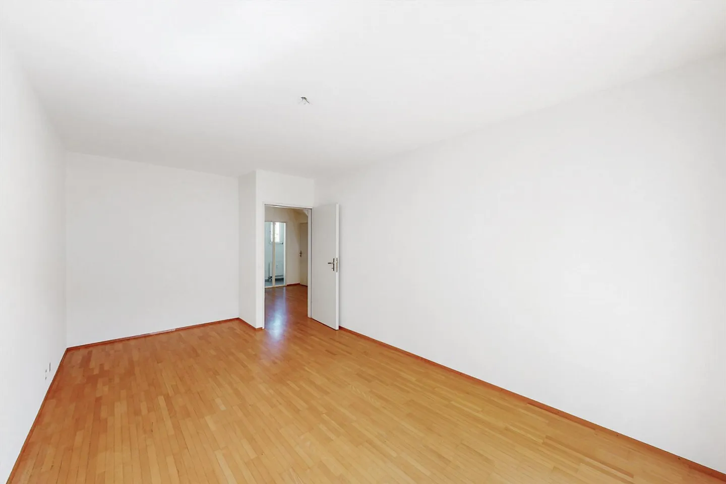 Appartement central dans un emplacement calme - Photo 4 sur 7