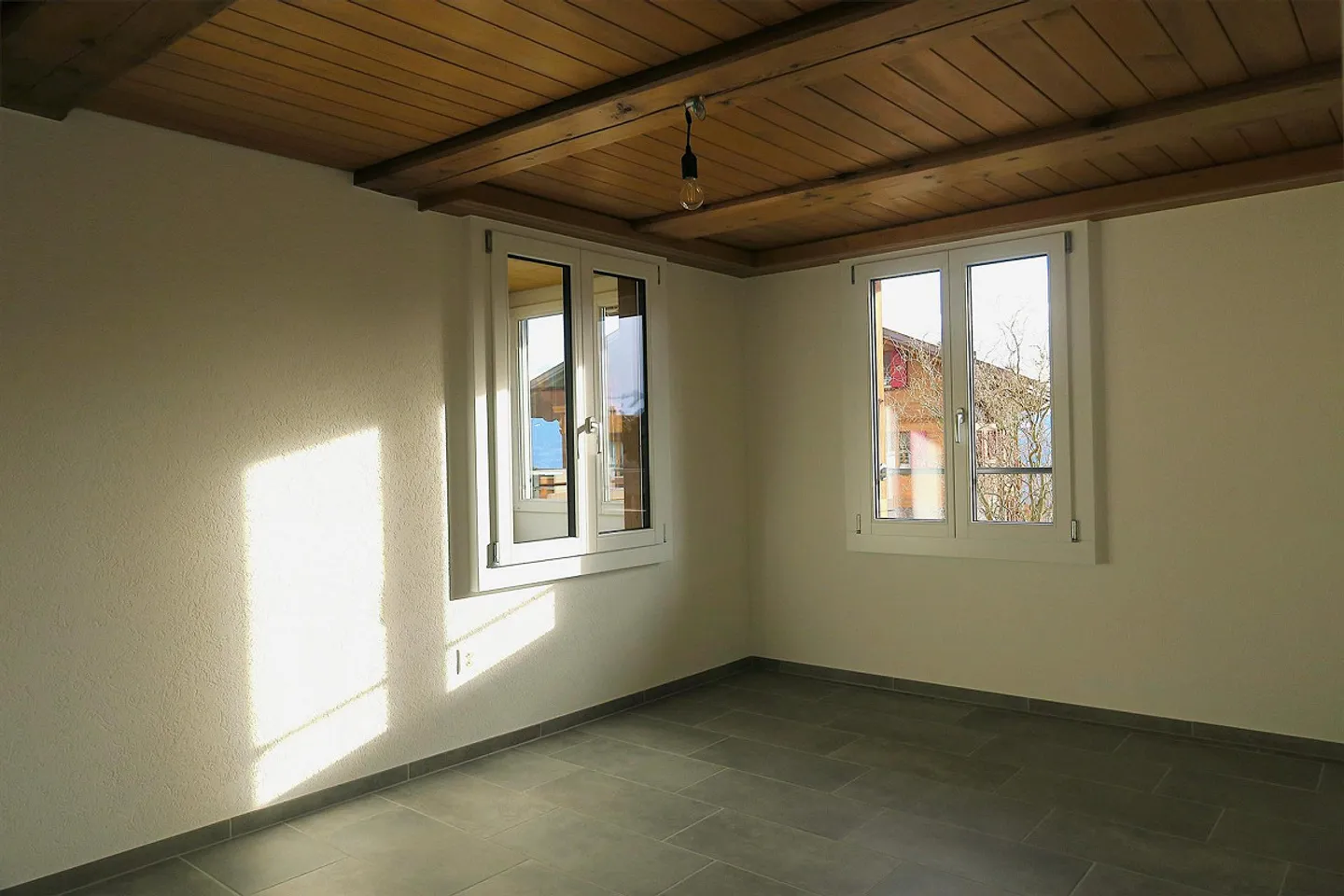 First rental 3 1/2-room apartment with conservatory - Photo 8 of 17