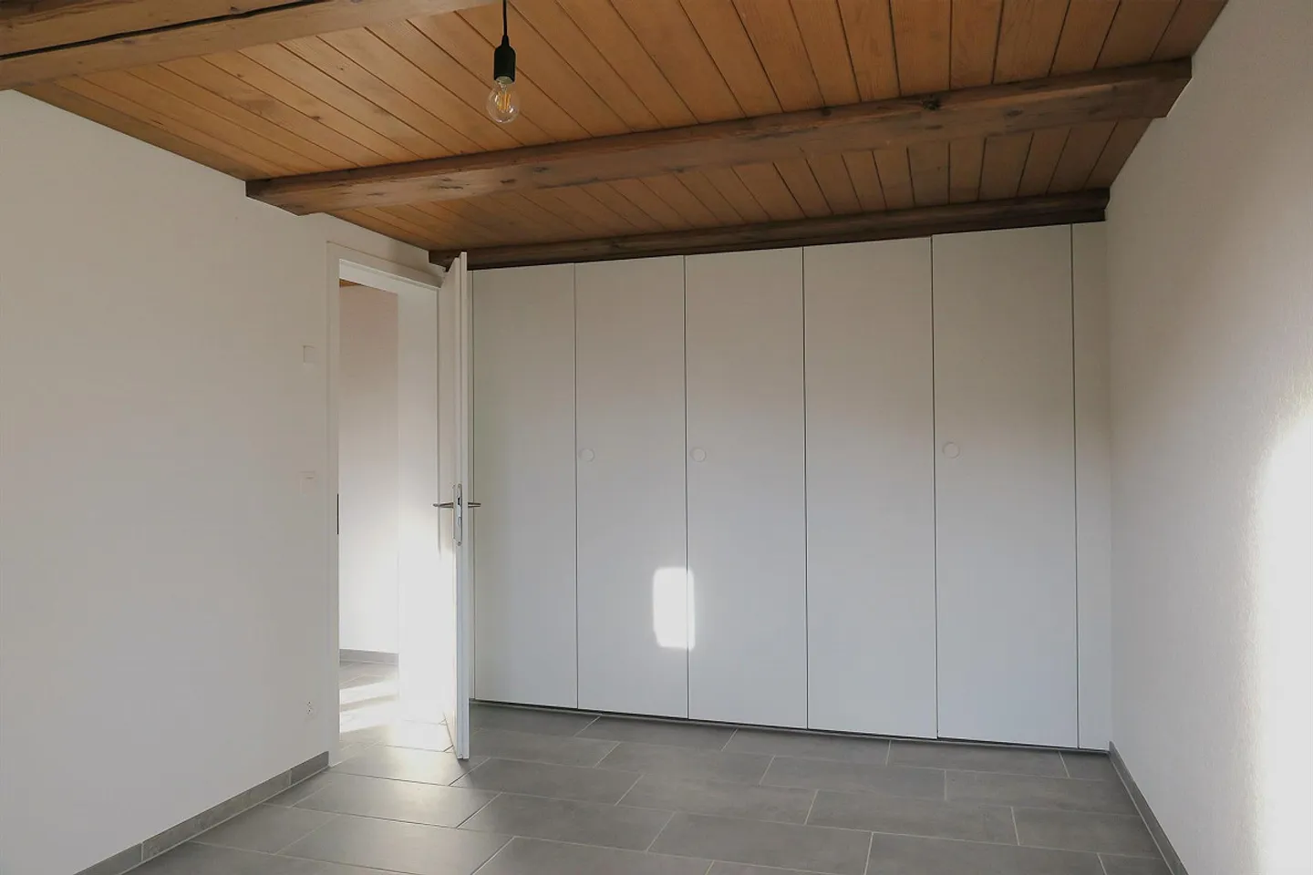 First rental 3 1/2-room apartment with conservatory - Photo 9 of 17