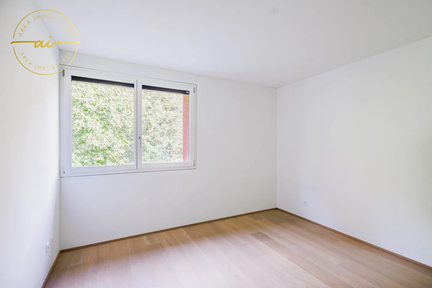 SPACIOUS AND BRIGHT 5.5-ROOM APARTMENT IN CUREGLIA - Photo 11 of 13