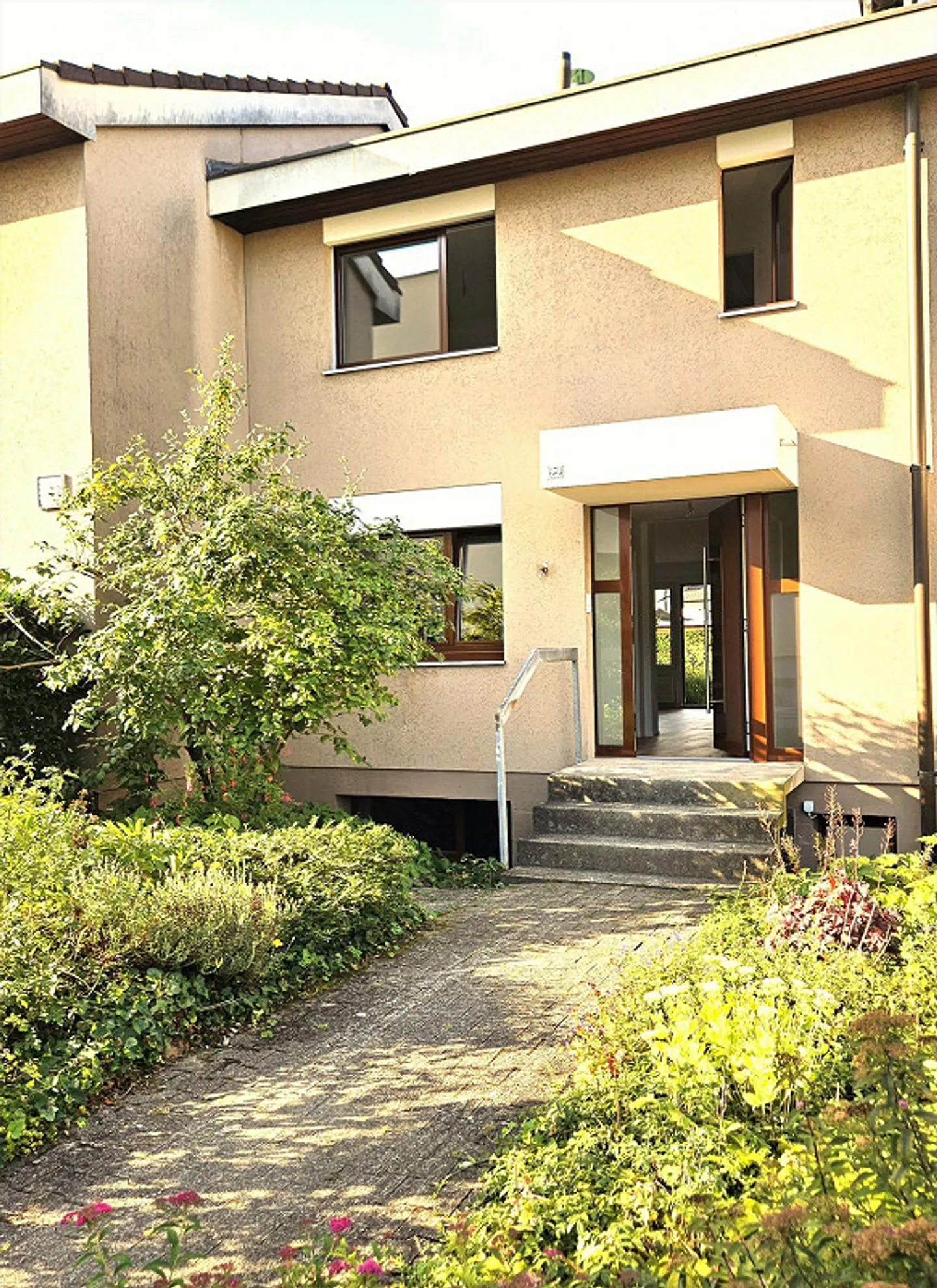 frisch saniertes Reihen- Einfamilienhaus mit Garten - Foto 9 von 13